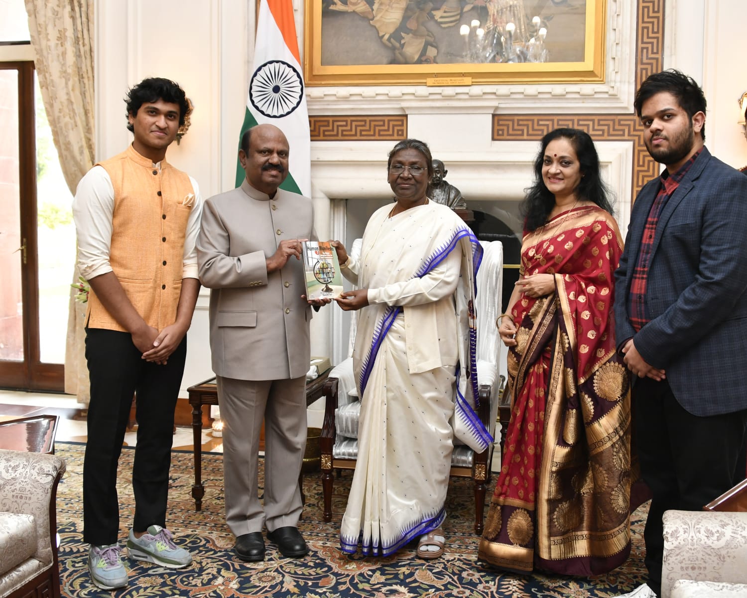 President of India receiving Swami Isa's 